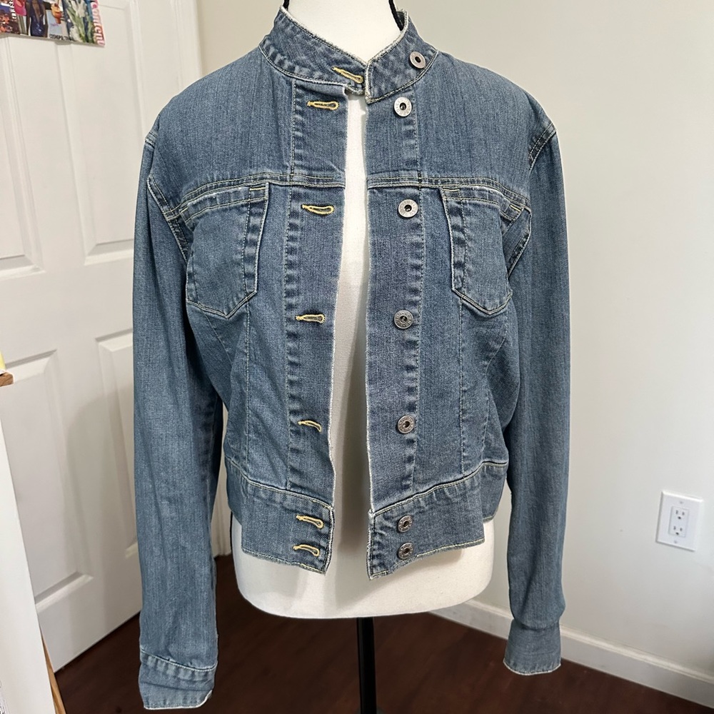 Vintage Guess Denim Jean Jacket fits size small and medium